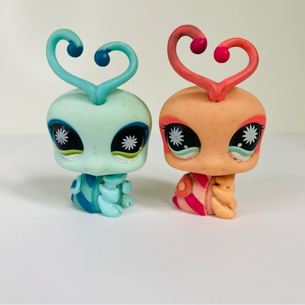 Littlest Pet Shop LPS Pet Pairs #838 Blue and #839 Pink Lovebugs